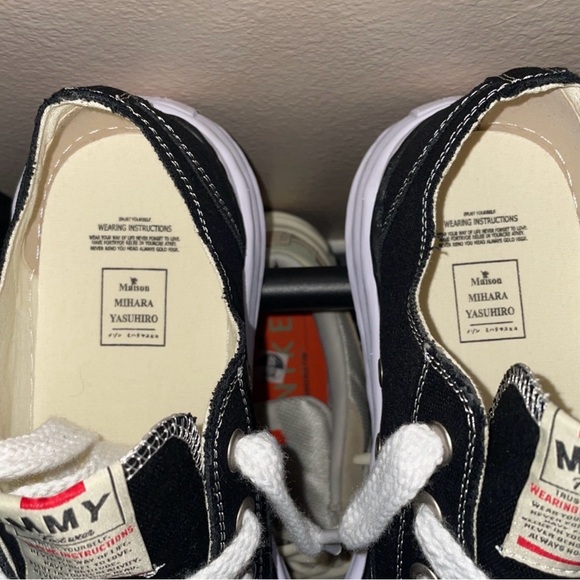 Maison Mihara’s size 44 Brand New - Picture 3 of 4